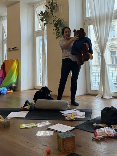 Interaktivní seminář znakování Baby Signs s lektorkou Bárou Volnou a medvídkem BeeBo